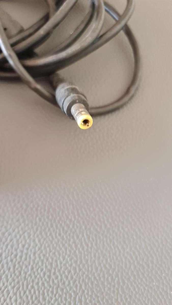 ORIGINAL IBM CHARGER - AS PER PIC - 16V - 4.5A - FULL WORKING CONDITION