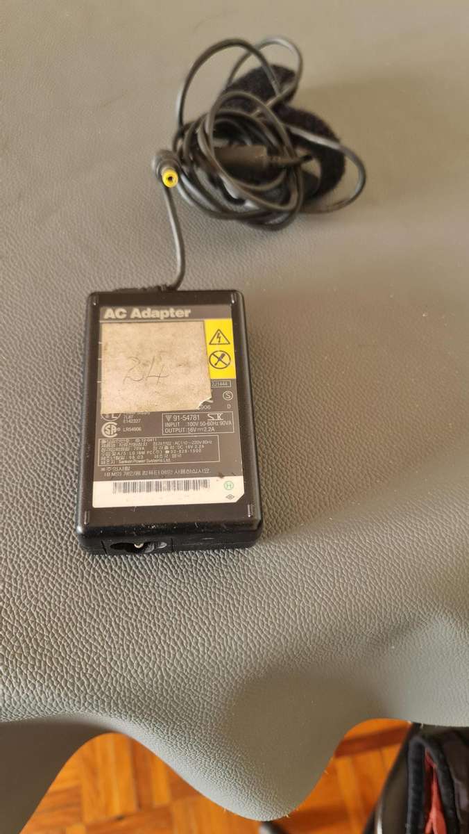 ORIGINAL IBM CHARGER - AS PER PIC - 16V - 2.2A - FULL WORKING CONDITION