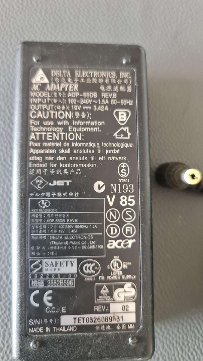 ORIGINAL ACER CHARGER - DELTA - AS PER PIC - 19V - 3.42 - FULL WORKING CONDITION