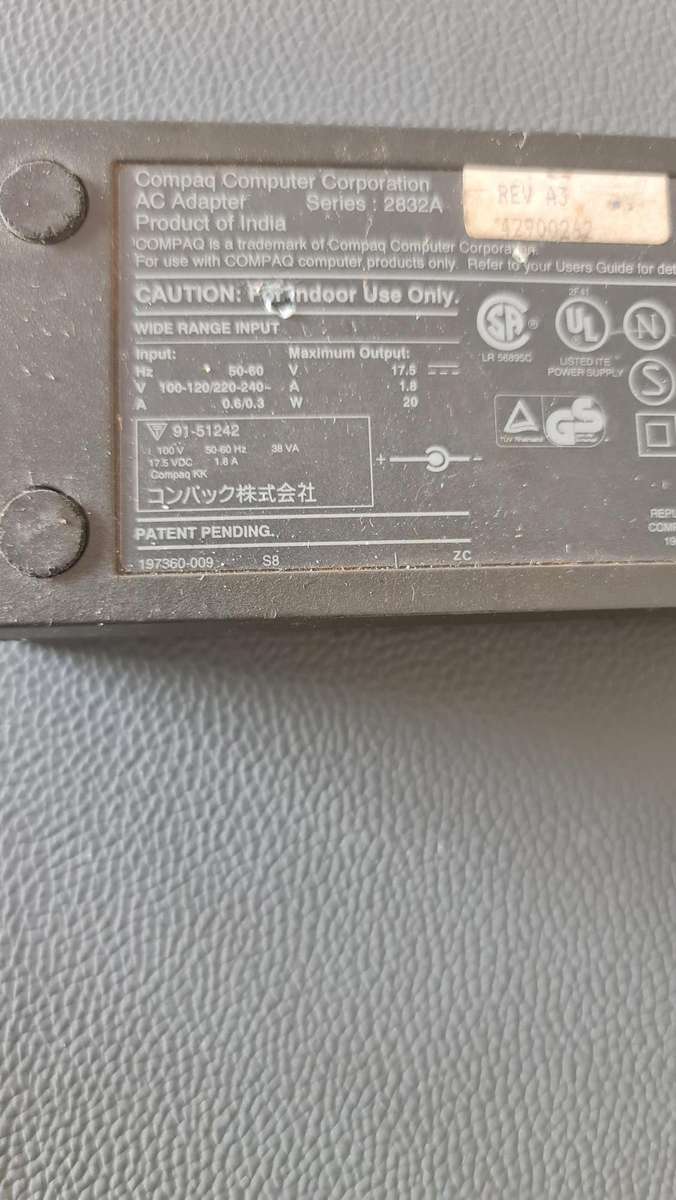ORIGINAL COMPAQ CHARGER - AS PER PIC - 17.5V - 1.8A - FULL WORKING CONDITION
