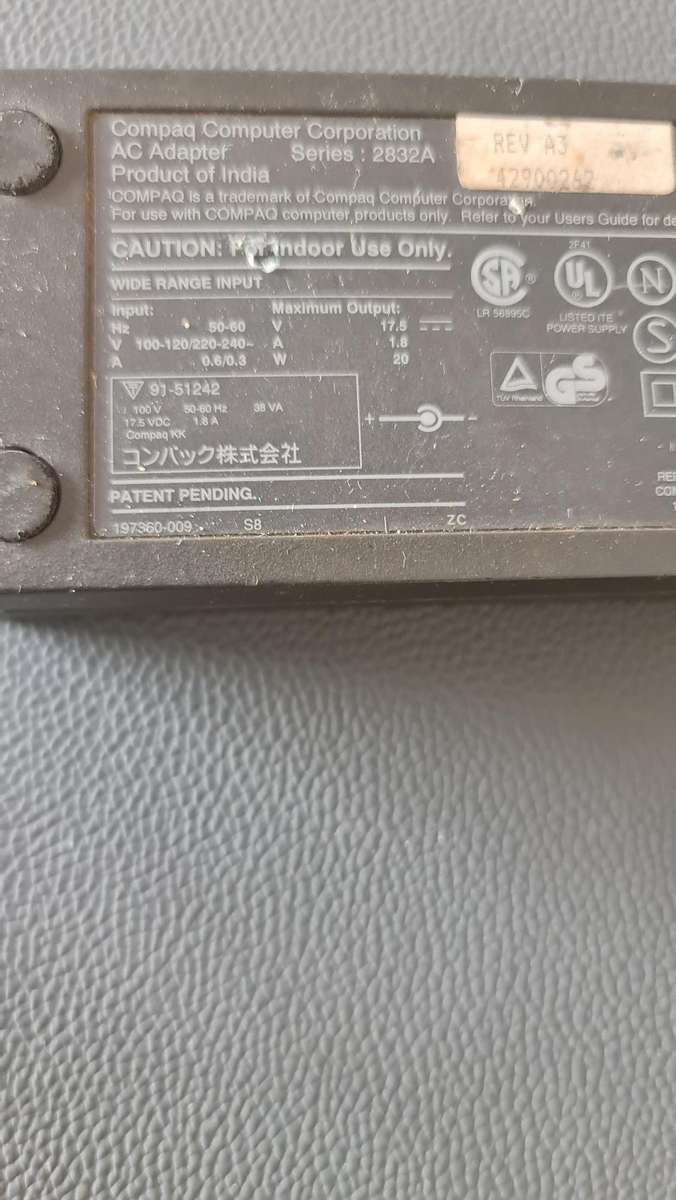 ORIGINAL COMPAQ CHARGER - AS PER PIC - 17.5V - 1.8A - FULL WORKING CONDITION