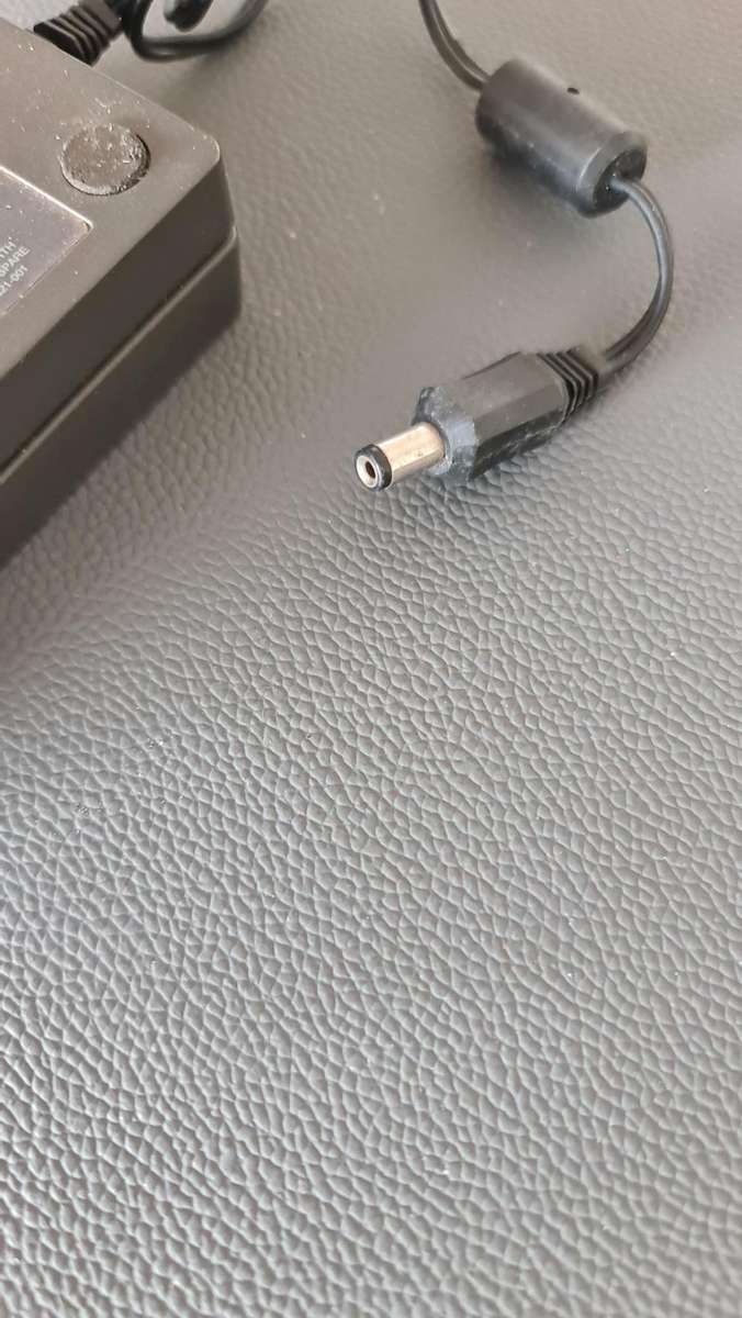 ORIGINAL COMPAQ CHARGER - AS PER PIC - 17.5V - 1.8A - FULL WORKING CONDITION