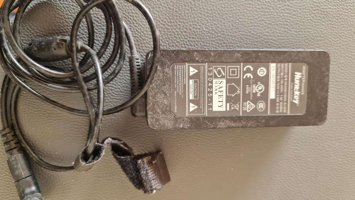 HUNKEY CHARGER - AS PER PIC - 19.5V - 3.33A - FULL WORKING CONDITION