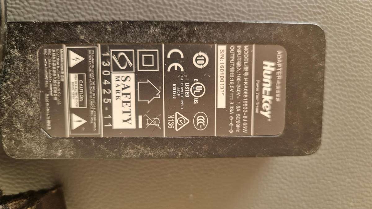 HUNKEY CHARGER - AS PER PIC - 19.5V - 3.33A - FULL WORKING CONDITION