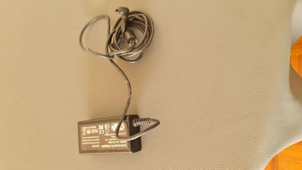 GENERIC/UNIVERSAL CHARGER - AS PER PIC - 18.5V - 20V - 65W - FULL WORKING CONDITION
