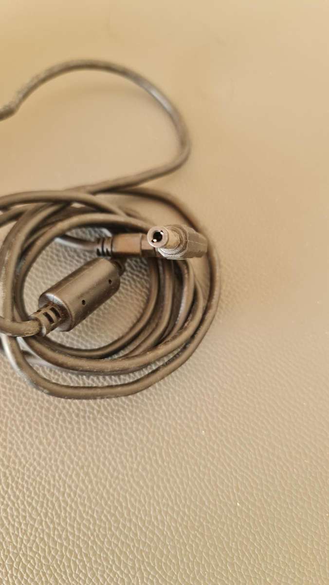 GENERIC/UNIVERSAL CHARGER - AS PER PIC - 18.5V - 20V - 65W - FULL WORKING CONDITION