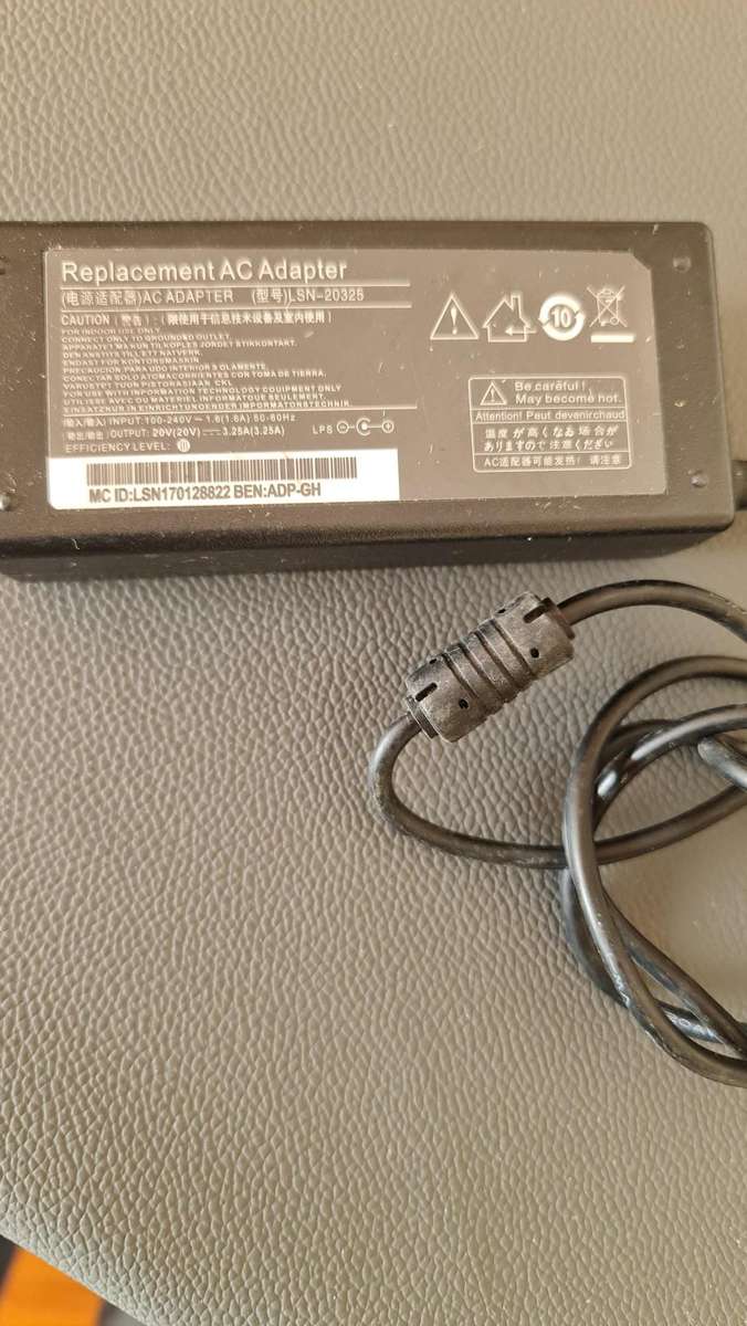 GENERIC CHARGER - AS PER PIC - 19V - 3.25A - FULL WORKING CONDITION