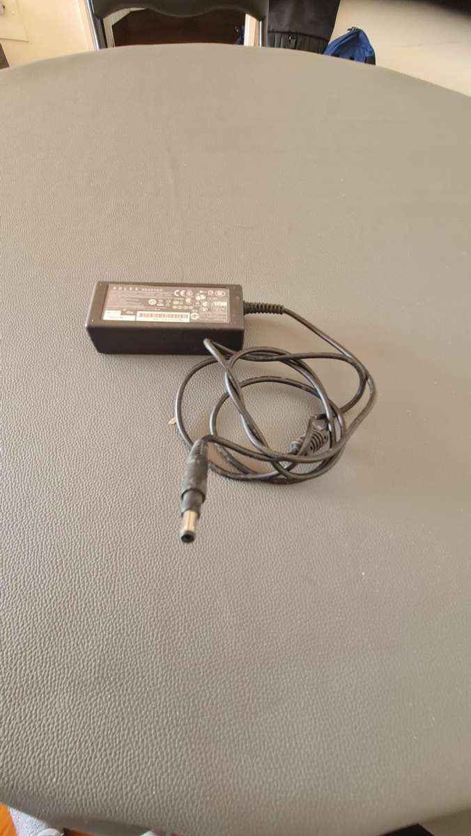 GENERIC CHARGER - AS PER PIC - 19.5V - 3.33A - 65W - FULL WORKING CONDITION