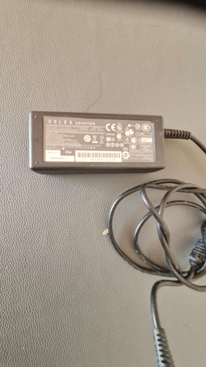 GENERIC CHARGER - AS PER PIC - 19.5V - 3.33A - 65W - FULL WORKING CONDITION