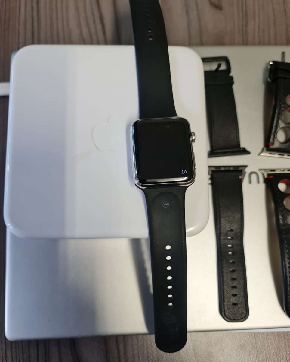 WEEKEND CLEARANCE - APPLE WATCH - SERIES 0 - 42MM - WITH 4 SETS OF BANDS - EXCELLENT CONDITION