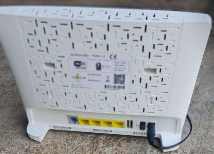 MWEB WIFI ROUTER  - WITH POWER CABLE - FULL WORKING CONDITION