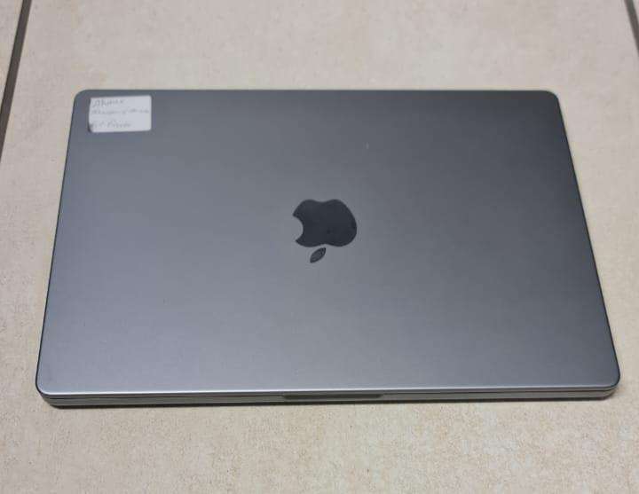 MACBOOK PRO 14 - 2021 MODEL - A2442 - M1 PRO CHIP - 14 INCH SCREEN - PLEASE READ