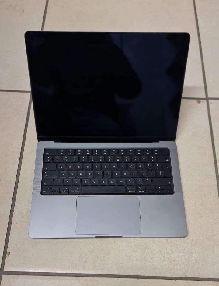 MACBOOK PRO 14 - 2021 MODEL - A2442 - M1 PRO CHIP - 14 INCH SCREEN - PLEASE READ