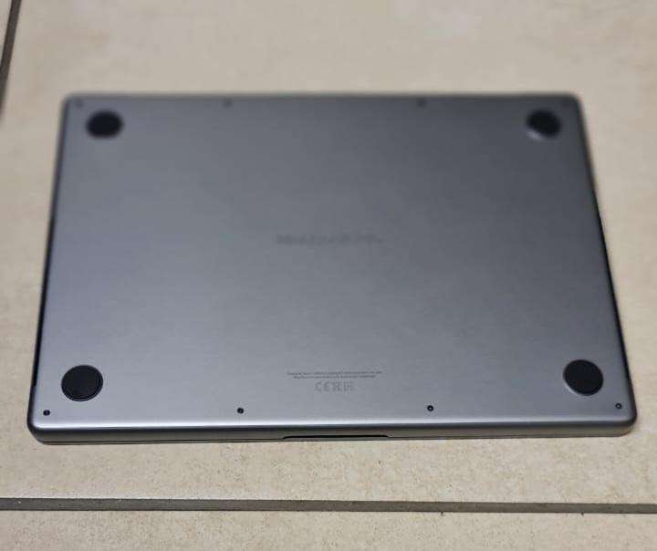 MACBOOK PRO 14 - 2021 MODEL - A2442 - M1 PRO CHIP - 14 INCH SCREEN - PLEASE READ