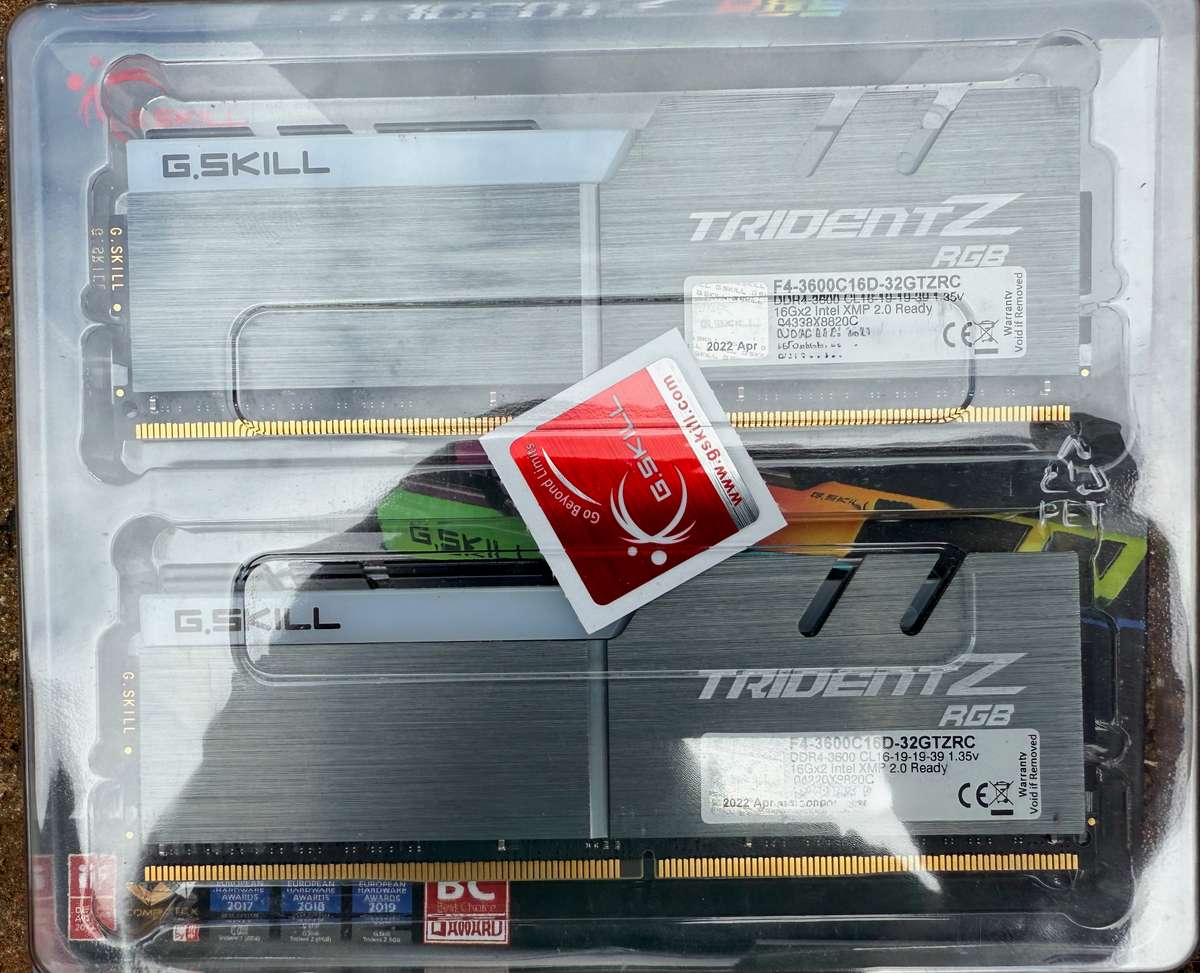 G.Skill F4-3600C16D-32GTZRC Trident Z RGB 32GB (2x16GB) DDR4-3600MHz CL16 1.35V Black Desktop Memory