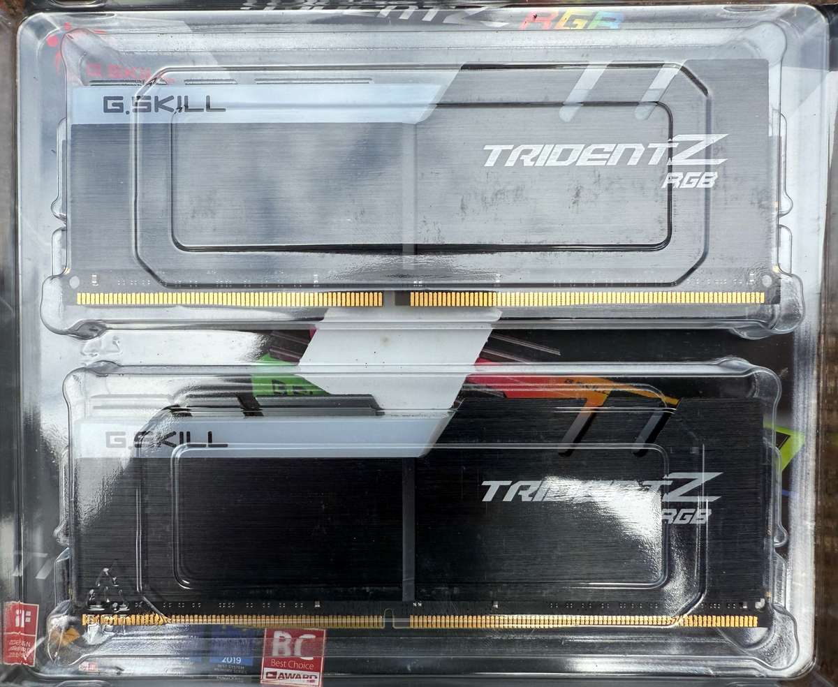 G.Skill F4-3600C16D-32GTZRC Trident Z RGB 32GB (2x16GB) DDR4-3600MHz CL16 1.35V Black Desktop Memory
