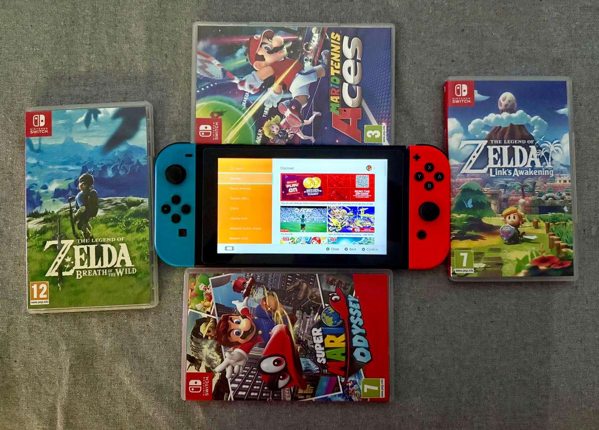 Nintendo Switch, 128GB SD Card, Konix Carry Bag, 4 Games (Links Awakening, BOTW, SMO, Tennis Aces)
