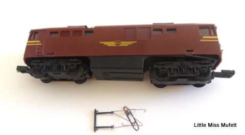 3 LIMA locomotives for parts or repair. One Is electrical and 2 Battery operated.