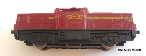 3 LIMA locomotives for parts or repair. One Is electrical and 2 Battery operated.