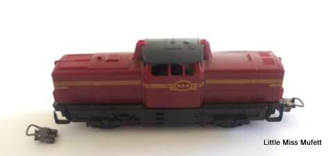 3 LIMA locomotives for parts or repair. One Is electrical and 2 Battery operated.