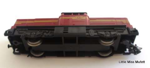 3 LIMA locomotives for parts or repair. One Is electrical and 2 Battery operated.