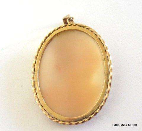 A Vintage 9ct gold cameo pendant  --10 gram including the cameo