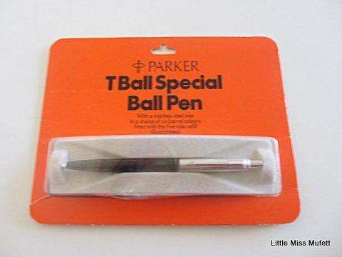 AN UNUSED PARKER BALLPOINT PEN IN ORIGINAL PACKAGING