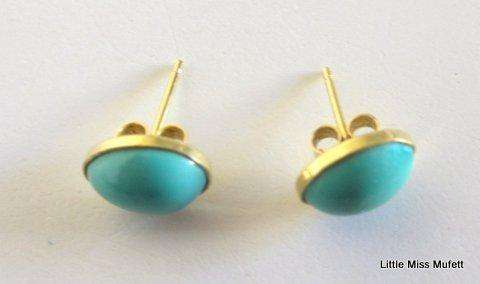 A PAIR OF 18ct GOLD AND TURGUOISE EARRINGS---Clearly marked 750 and machine tested