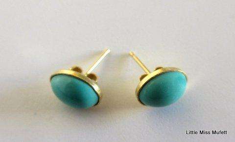 A PAIR OF 18ct GOLD AND TURGUOISE EARRINGS---Clearly marked 750 and machine tested