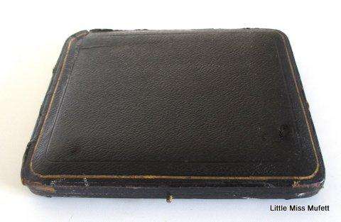 A Set of Fruit knives with hallmarked silver collars and mother of pearl handles--Boxed