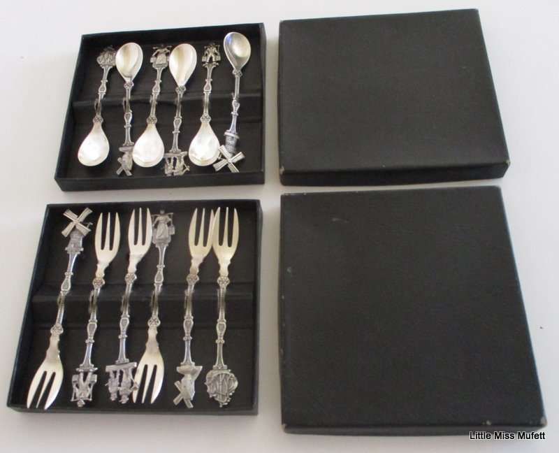 A SET OF SIX DECORATIVE DUTCH  CAKE SPOONS AND MATCHING FORKS