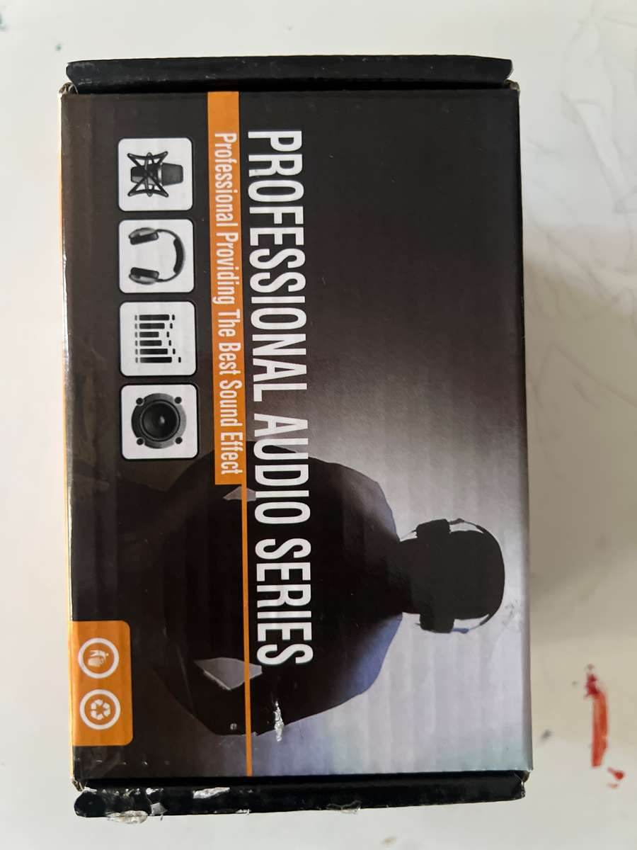 Gemini XL120 Belt Drive Turntable with dustcover & external Pre-amp