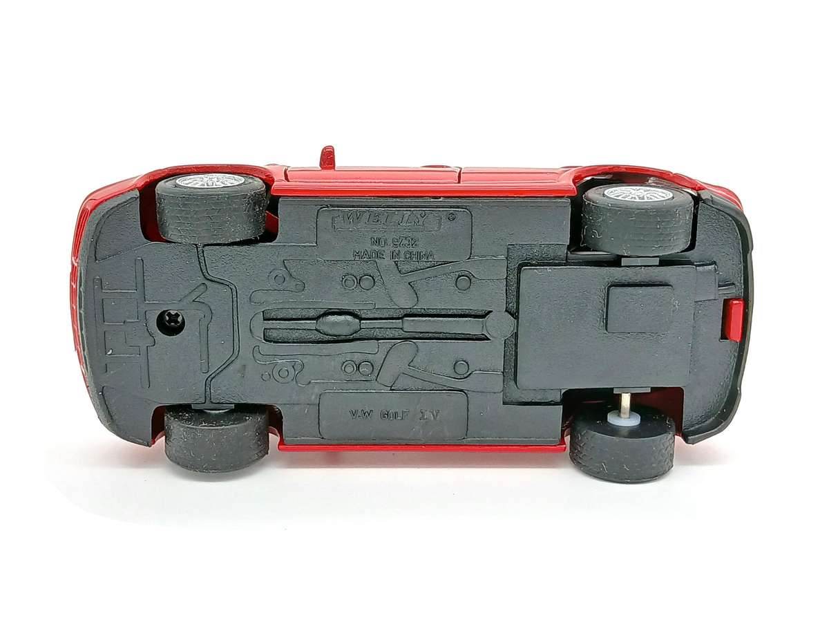 Welly Volkswagen VW Golf IV Red