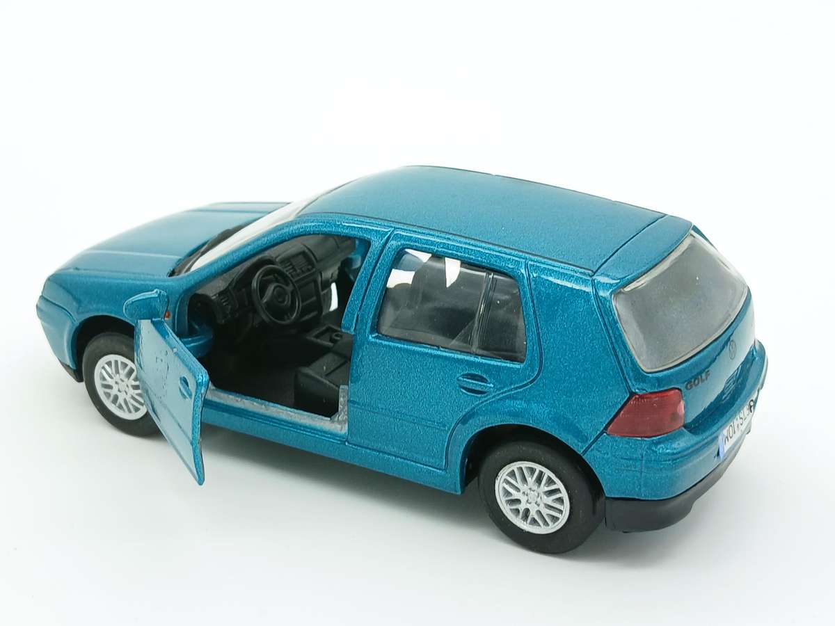 Welly Volkswagen VW Golf IV Bue
