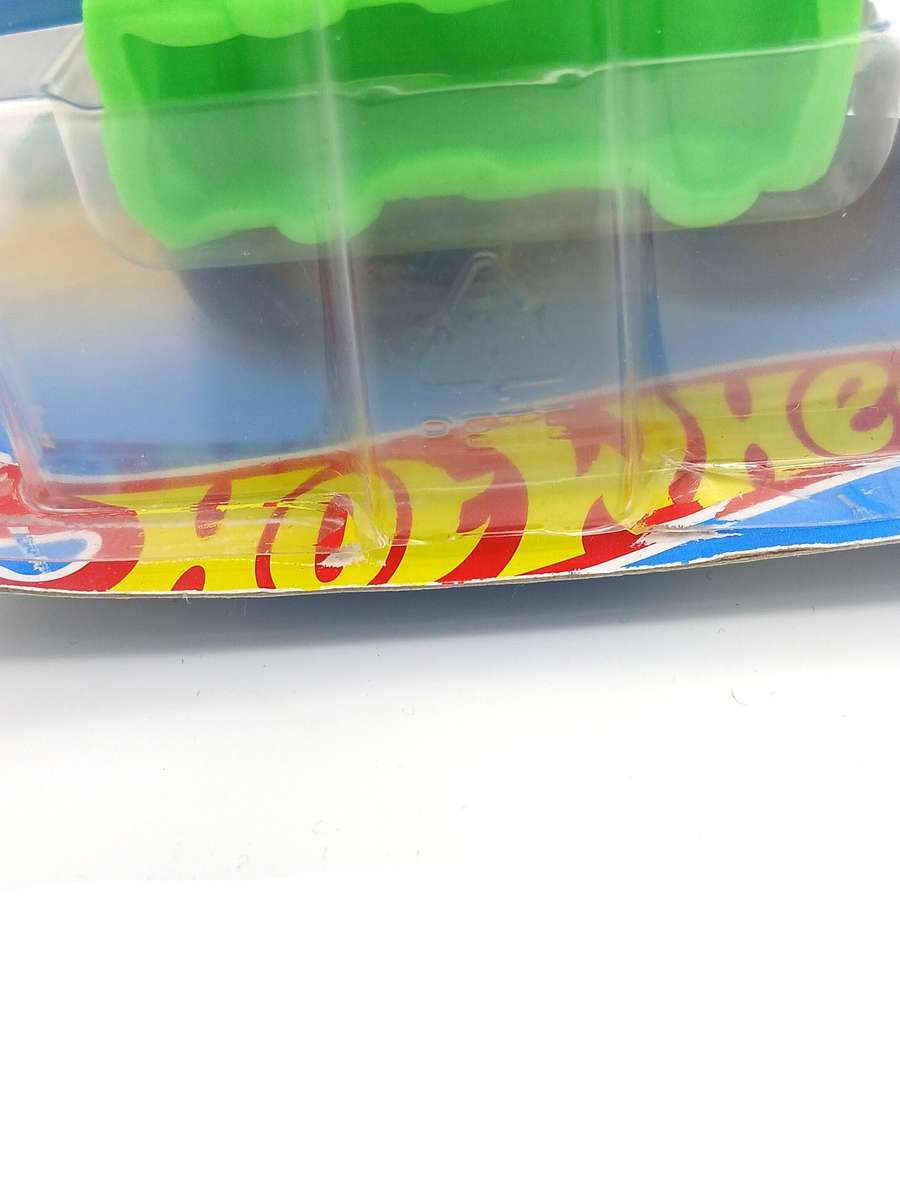 Hot Wheels Volkswagen VW Drag Bus Monster Truck (2021)