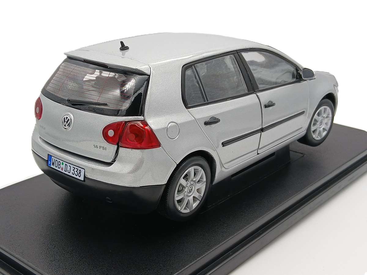Welly Volkswagen VW Golf GTI Mk V 1/18