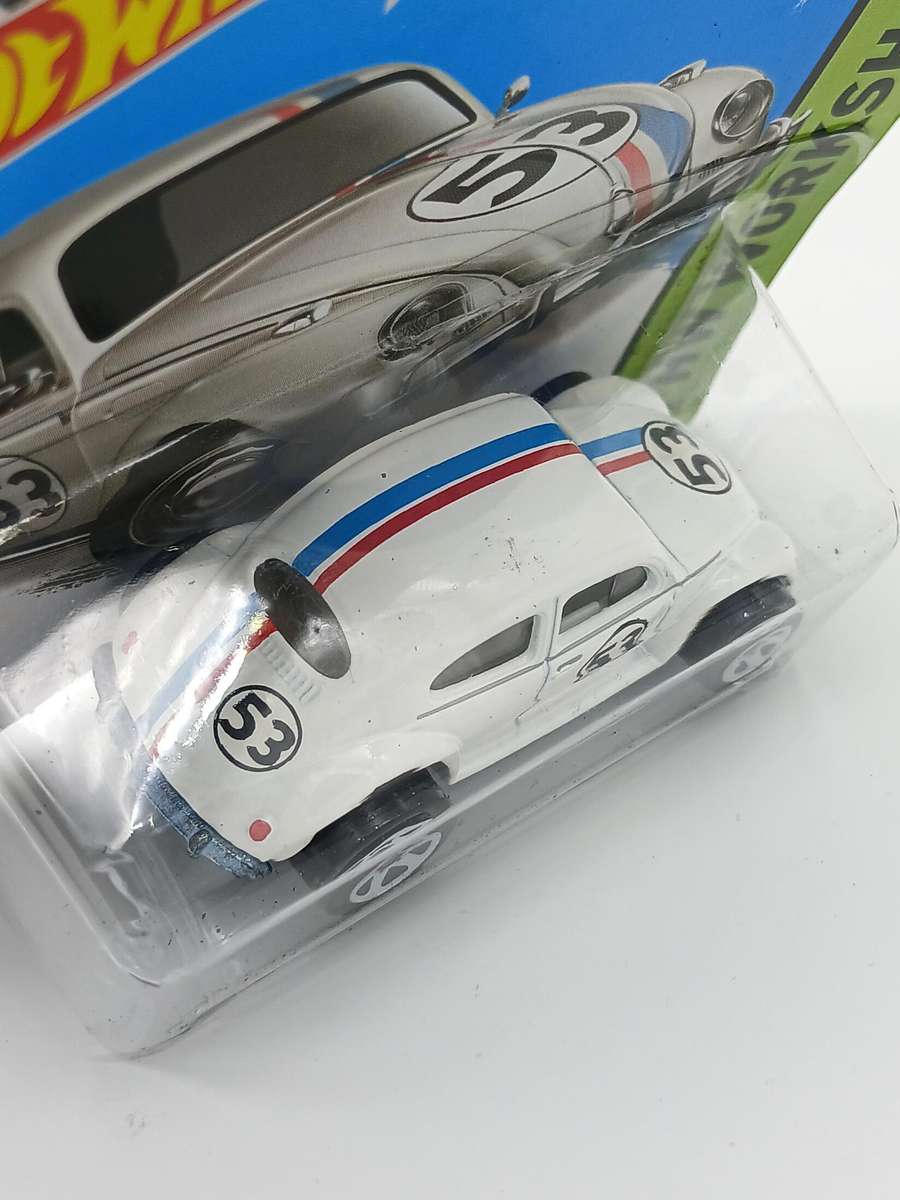 Hot Wheels Volkswagen VW Beetle The Love Bug Herbie 2014