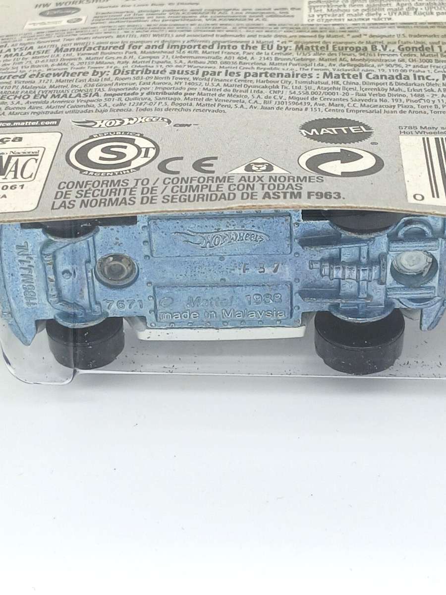 Hot Wheels Volkswagen VW Beetle The Love Bug Herbie 2014