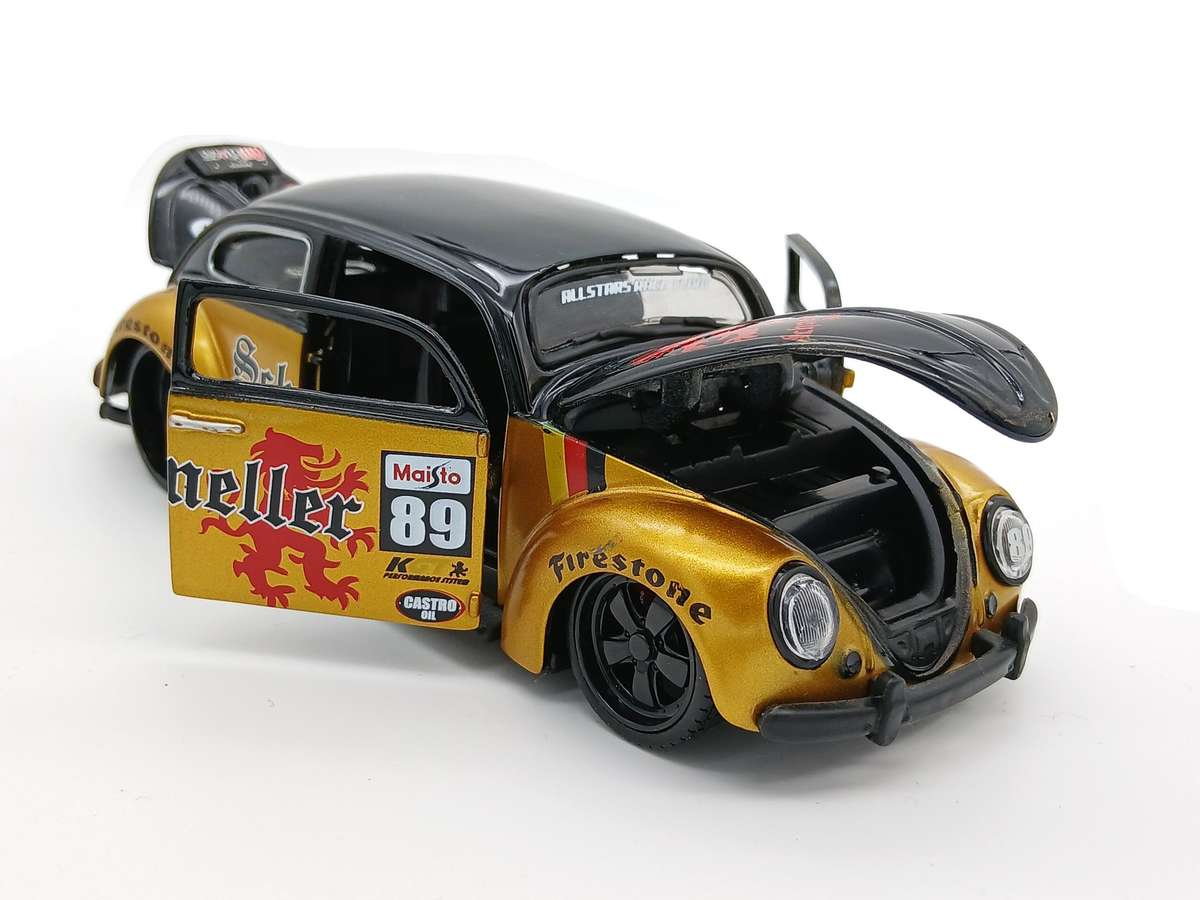 Maisto Volkswagen VW Beetle Race Team All Stars - Rare
