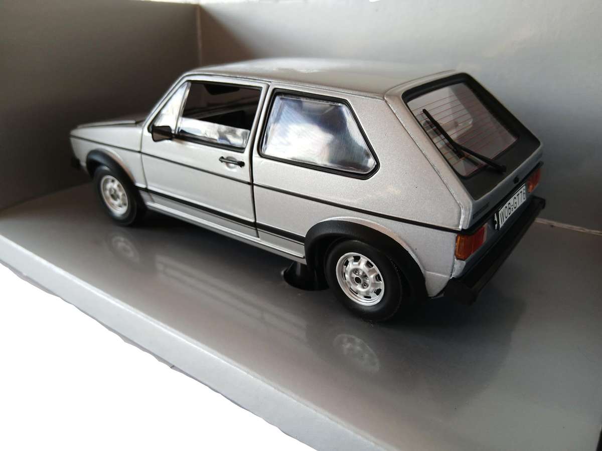 Sun Star Volkswagen VW Golf GTI Mk1 1/18