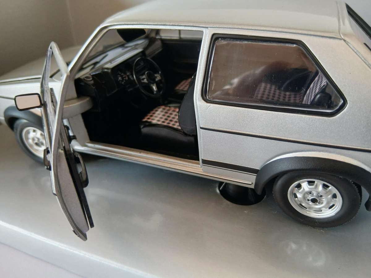 Sun Star Volkswagen VW Golf GTI Mk1 1/18