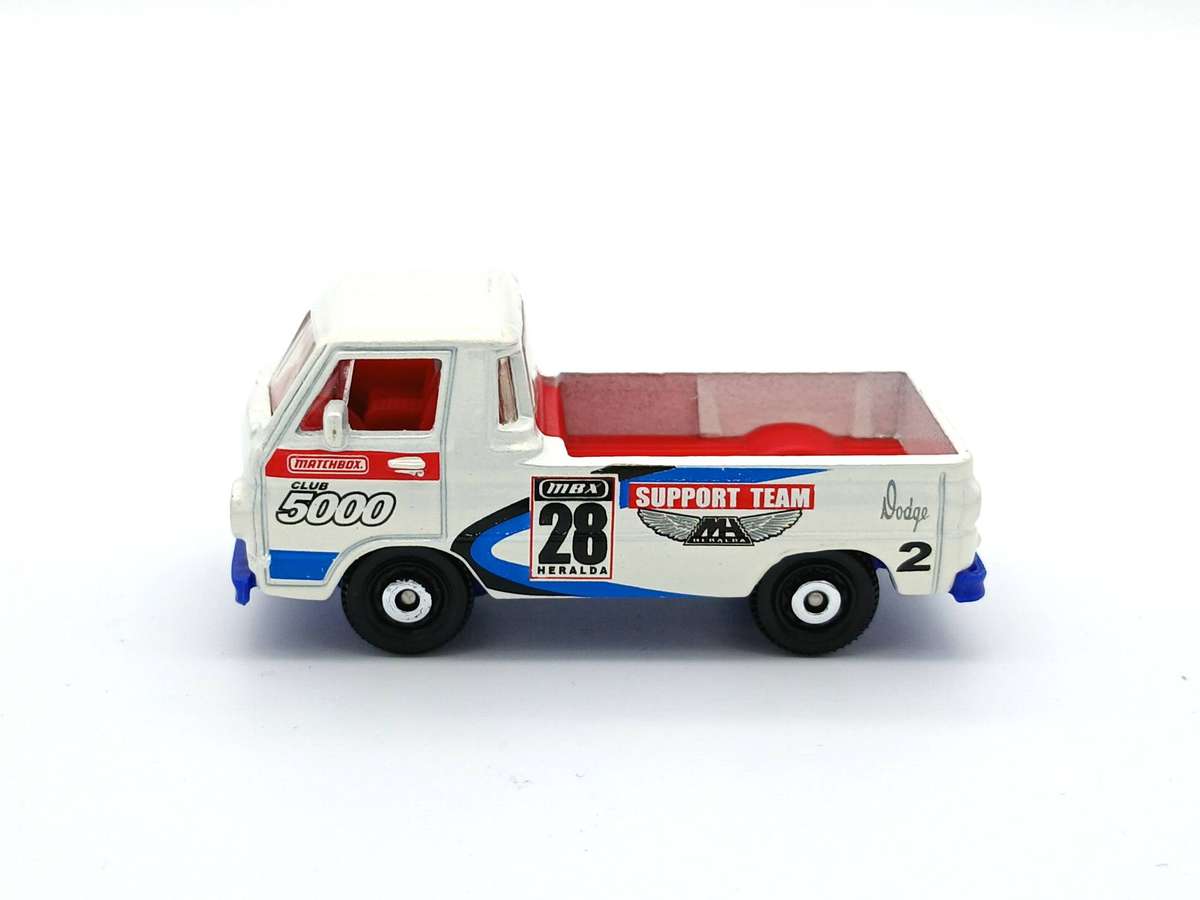 Matchbox 1966 Dodge A100 Club5000 Support Team Pickup