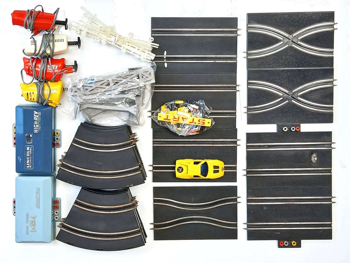 Vintage Slot car track parts Speedtrax and Lincoln International 1979
