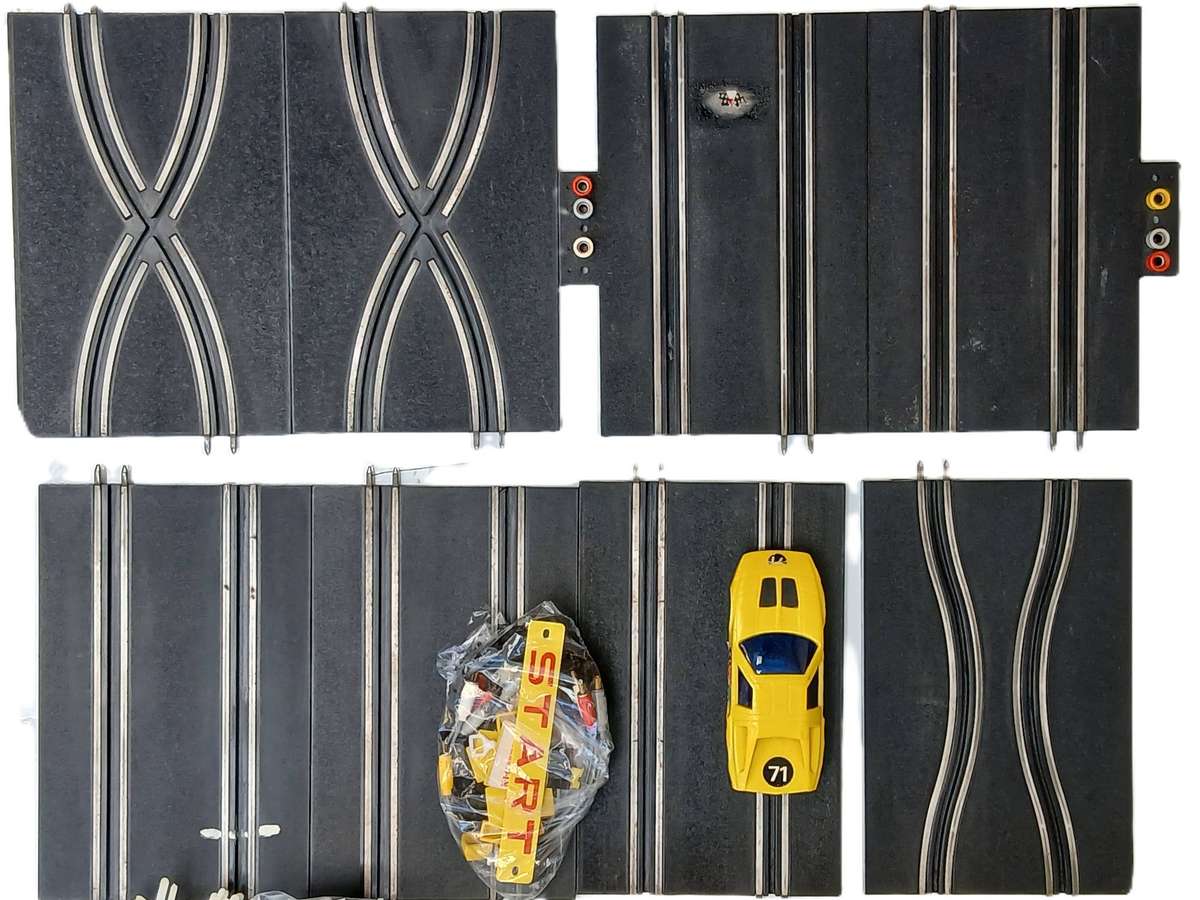Vintage Slot car track parts Speedtrax and Lincoln International 1979