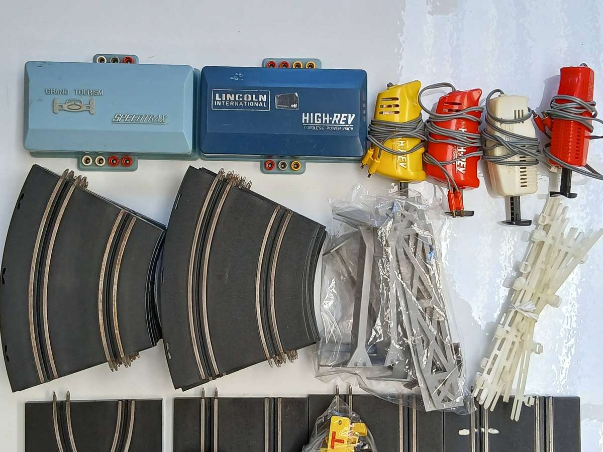 Vintage Slot car track parts Speedtrax and Lincoln International 1979