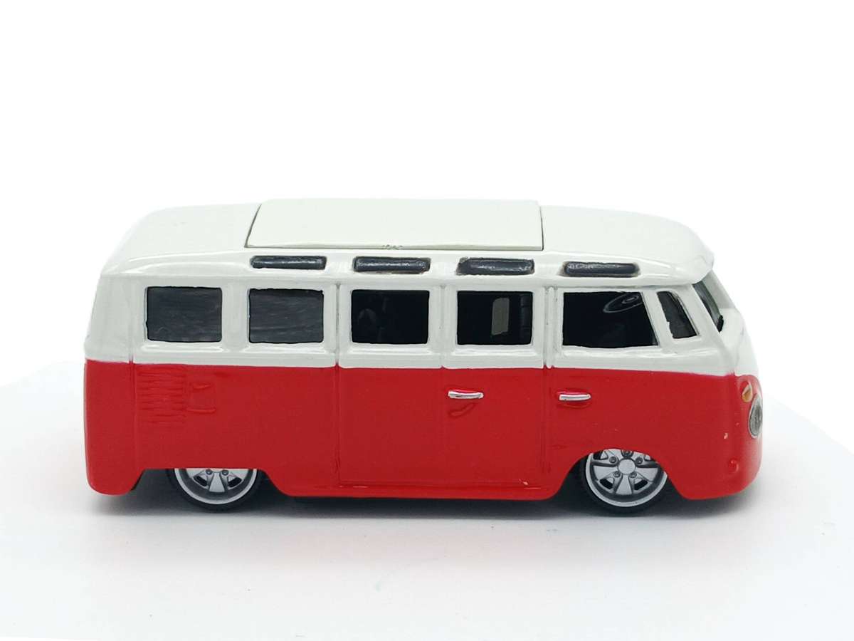 Bburago Volkswagen VW Samba Van 1/64