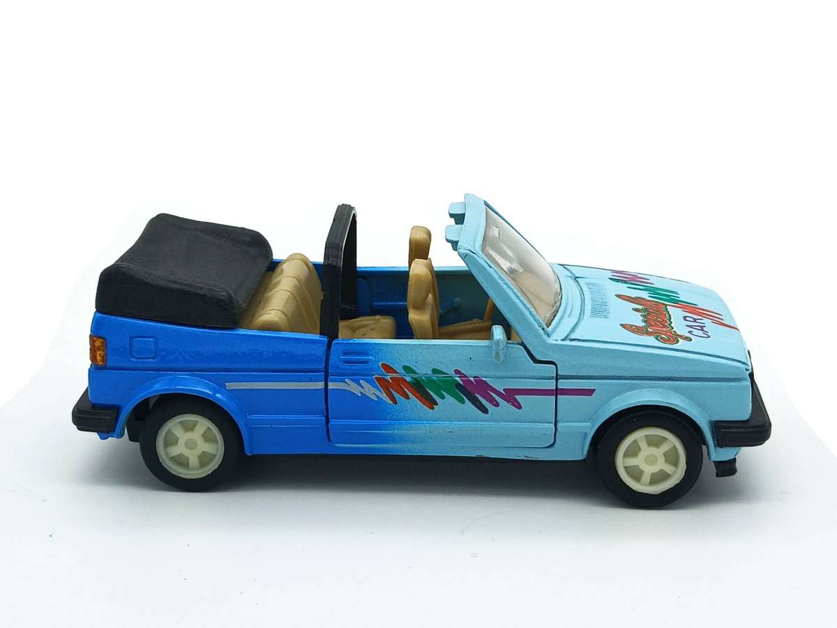 Welly Volkswagen VW Golf Cabriolet 1/36