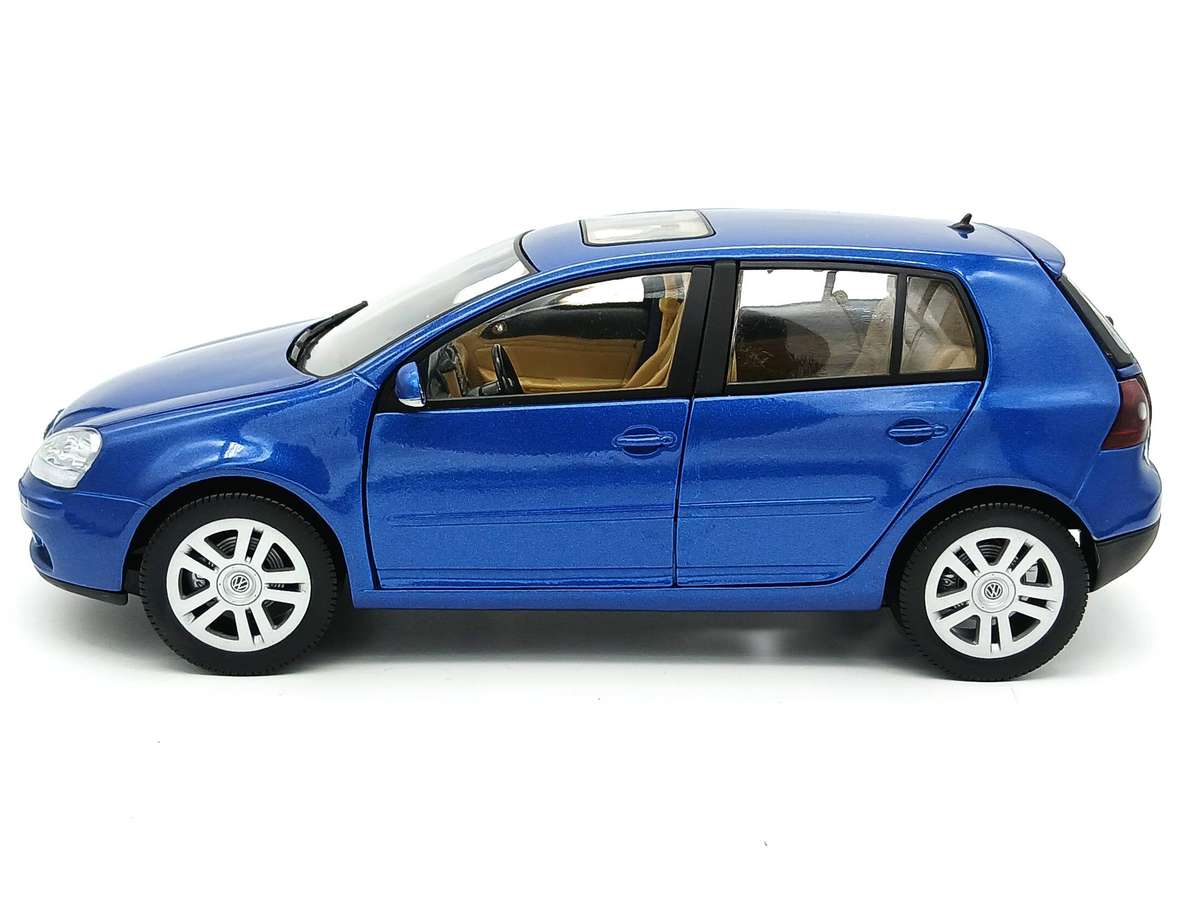 Bburago Volkswagen VW Golf 1.6 FSI MkV 1/18
