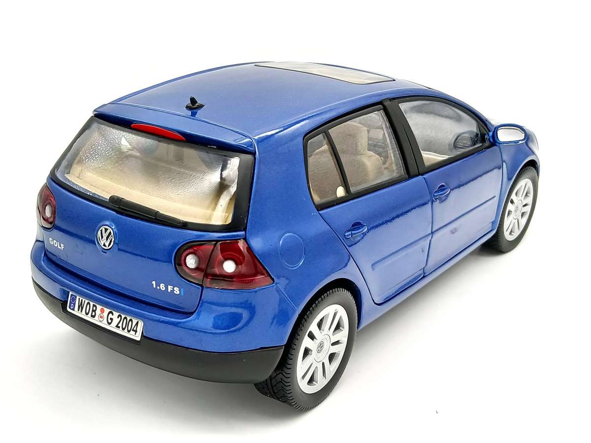 Bburago Volkswagen VW Golf 1.6 FSI MkV 1/18