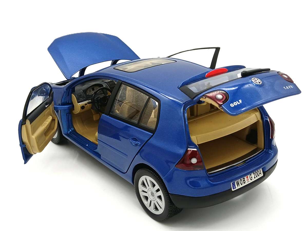 Bburago Volkswagen VW Golf 1.6 FSI MkV 1/18